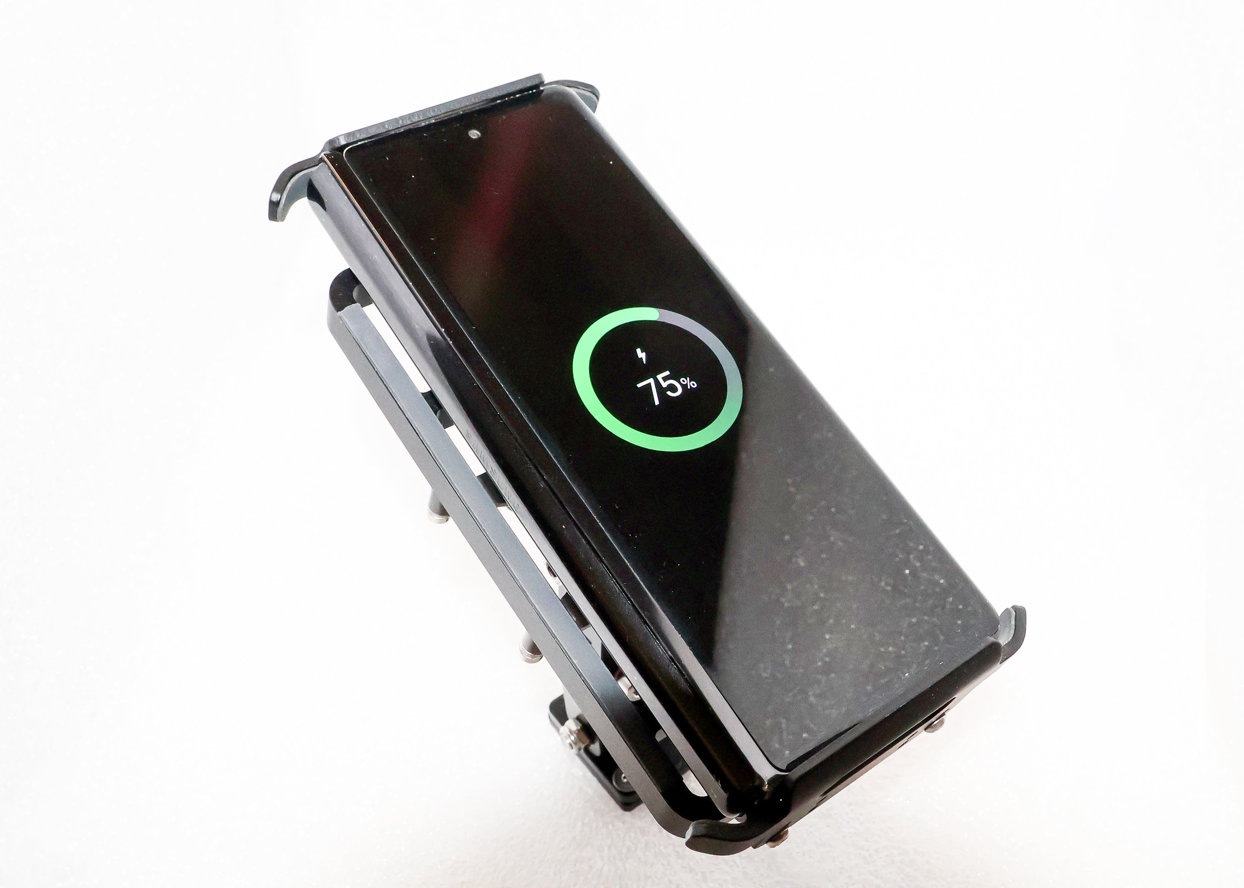 MCB-FOLD telefontartó - vezeték nélküli töltőtekerccsel, USB C csatlakozással.